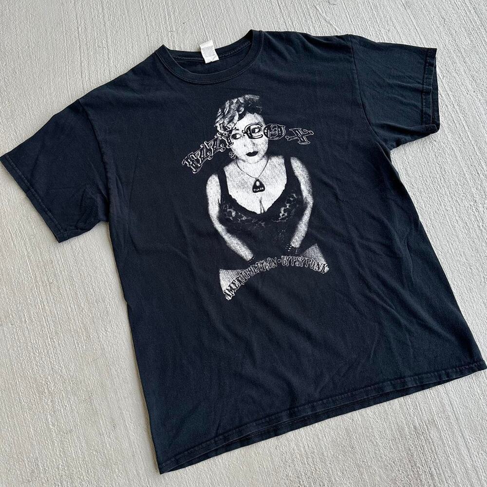 Y2k Izzy Cox Musical Artist Graphic Tee